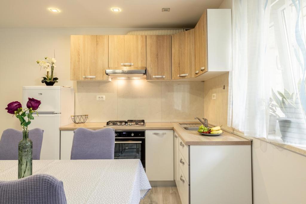 Central Apartment Josko - Combine Parking&Beach&Old Town Split Bagian luar foto